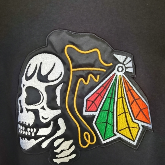 Men's Large Hawks sweatshirt - Picture 4 of 4